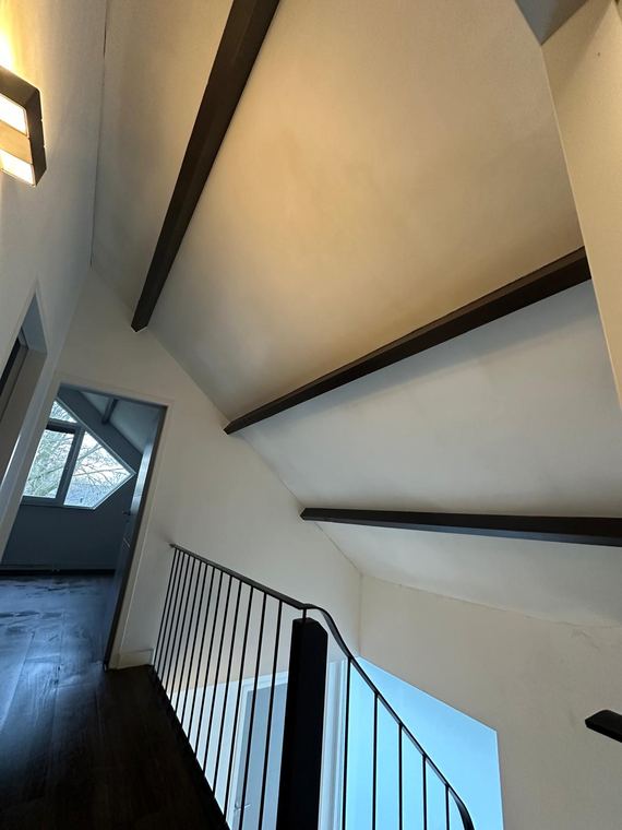Vide met nieuwe trapopening en balustrade